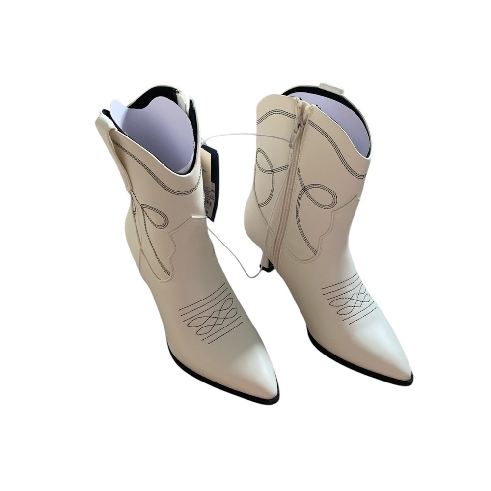 Jenson Western Ankle Boots with Memory Foam Insole Universal Thread
Color:cream